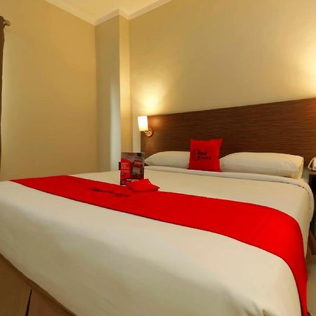 Reddoorz Plus Near Pantai Losari Makassar Exterior photo