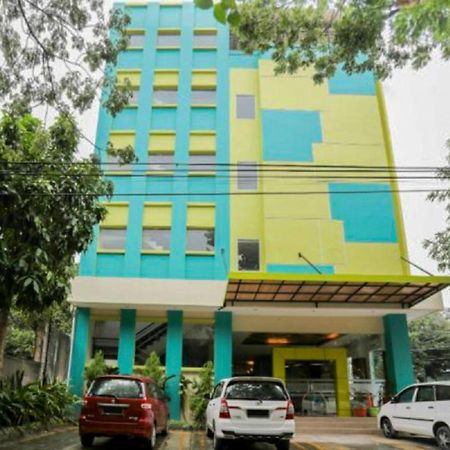 Reddoorz Plus Near Pantai Losari Makassar Exterior photo