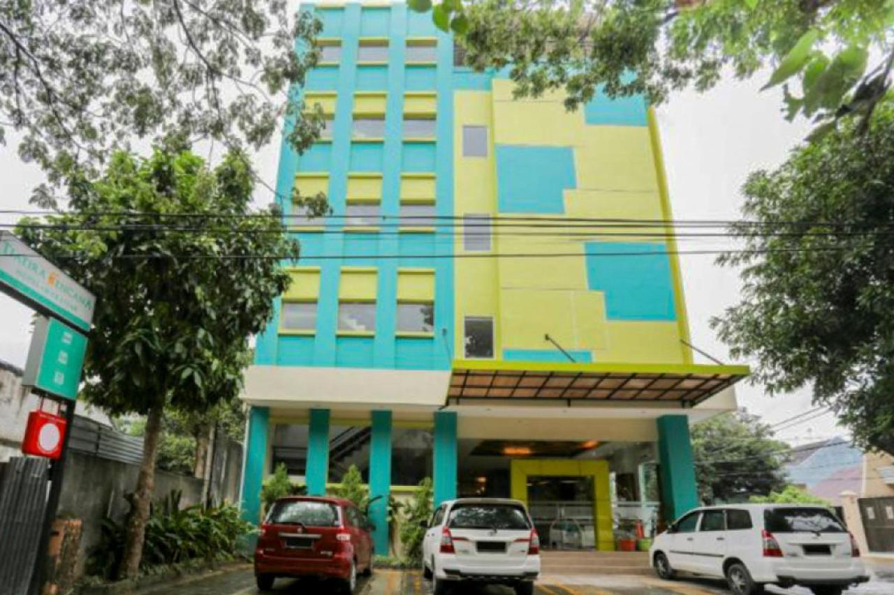 Reddoorz Plus Near Pantai Losari Makassar Exterior photo