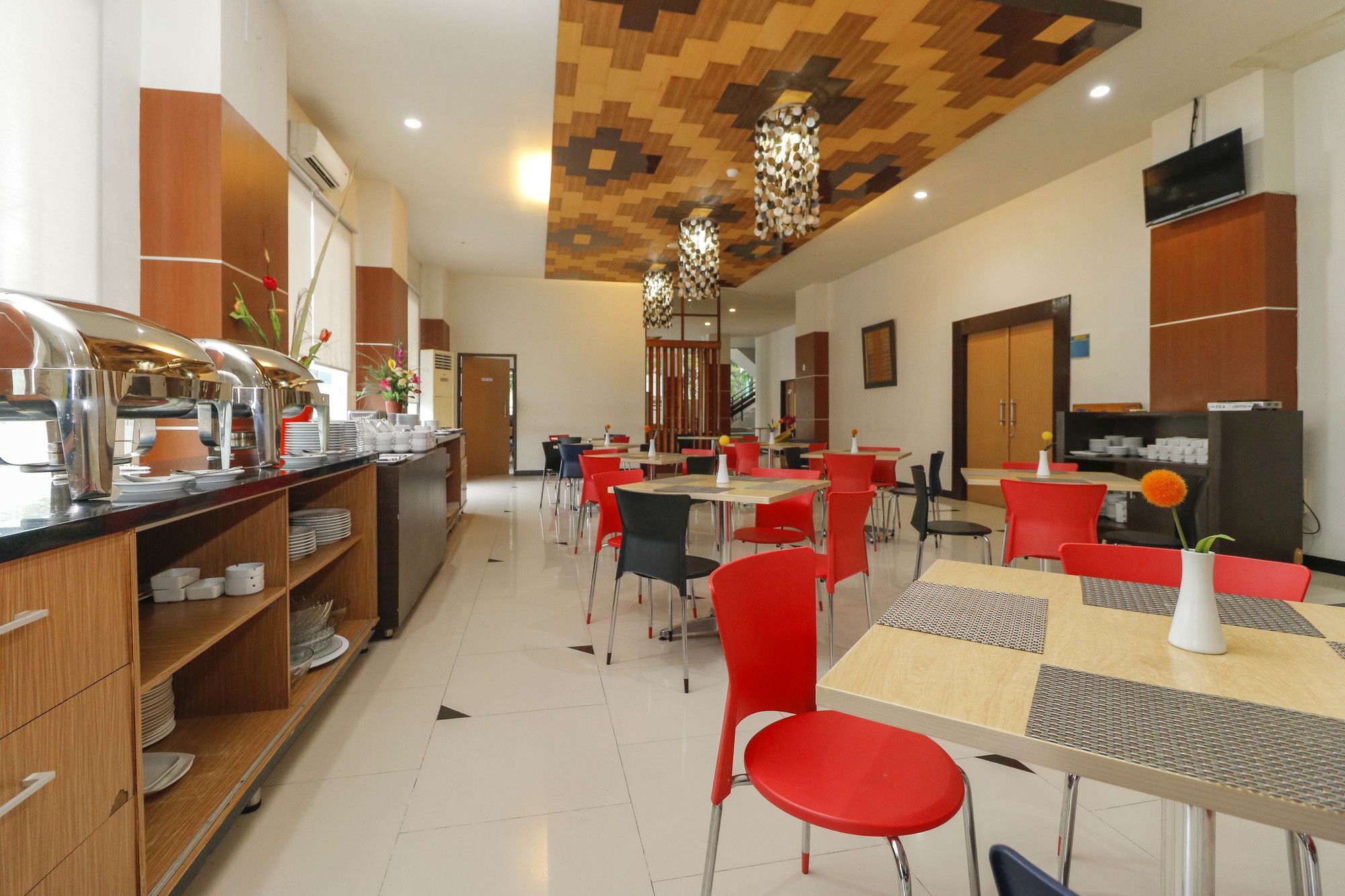 Reddoorz Plus Near Pantai Losari Makassar Exterior photo