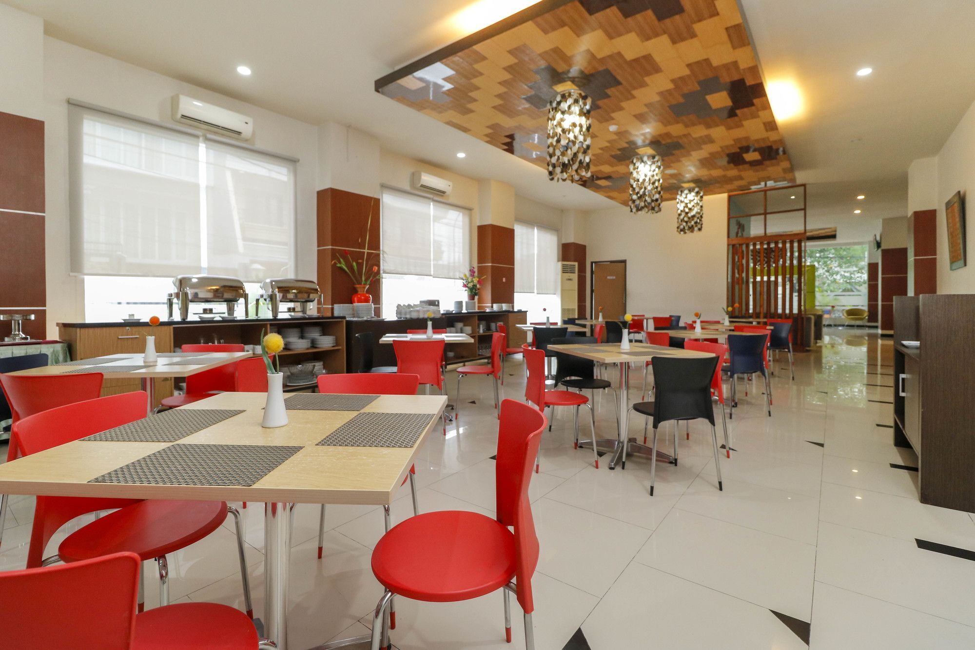 Reddoorz Plus Near Pantai Losari Makassar Exterior photo