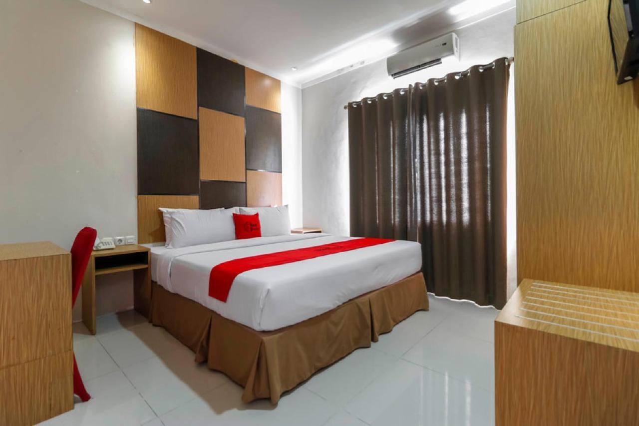 Reddoorz Plus Near Pantai Losari Makassar Exterior photo